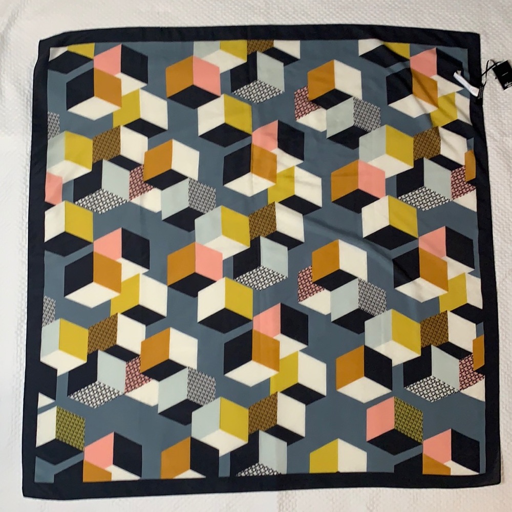 NWT Galleries Lafayette Silk Scarf